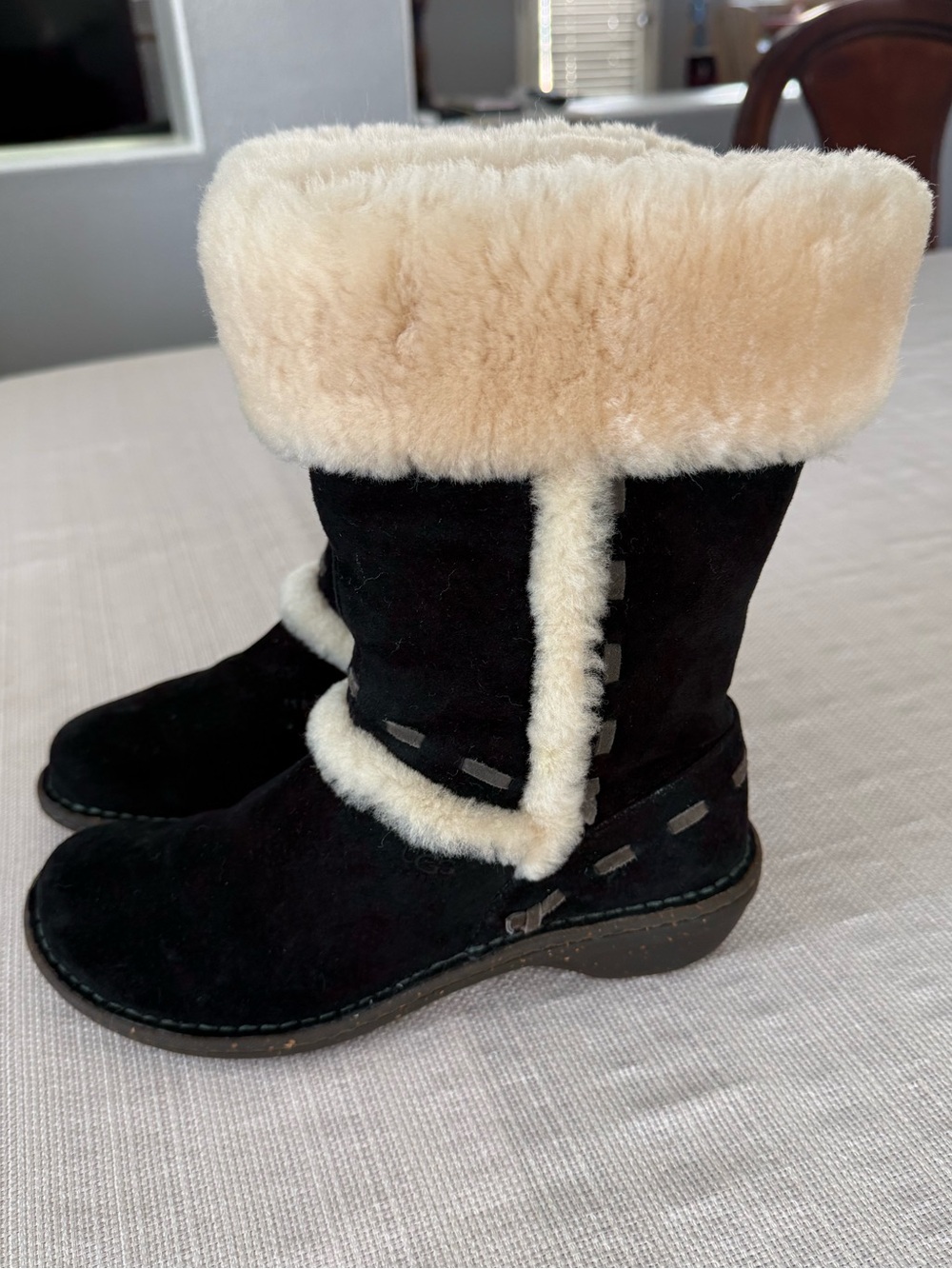 Ugg Australia elijo Black Suede Shearling-Lined Winter Boots - Cream Trim